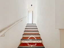 Investissement sur Charleval maison en plein coeur du village R+1avec terrasse tropézienne, garage, plusieurs entrées indépendantes, étage à finir