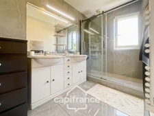 Welcome to your new elegant family villa at Domaine et Golf de Pont Royal, 4 bedrooms, 110 m2, garden 556 m2 
