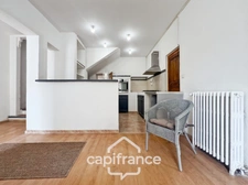 Projet sur Charleval :  BAS DE MAISON  de 57  m2 ,séjour cuisine , espace dinatoire , salle de bain à créer,  garage .    