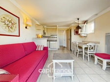DOMAINE DE PONT ROYAL, 45 m2 house with unobstructed views, two stories, 2 bedrooms, semi-detached on one side, private swimming pool, numbered parking space 