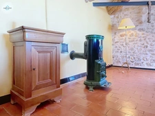 Demeure de caractère au cœur de la Provence: 242 m2 de superficie habitable, TERRASSE PANORAMIQUE. Distribution sur 3 niveaux :charme, authenticité, confort et bien être  sont les maîtres mots.