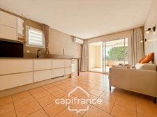 Domaine de Pont Royal, Duplex climatisé T3 de 49m2 situé sur le haut du Village, 2 chambres une double terrasse et une 2ème terrasse , belle exposition, ascenseur, place de parking  