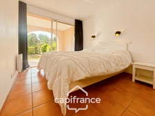 GOLF de PONT ROYAL appartement exceptionel  de 54 m2 en rez de jardin, double terrasse, 3 chambres, 1 salle de bain , 1 salle d'eau, grande loggia, place de parking