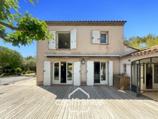 Welcome to your new elegant family villa at Domaine et Golf de Pont Royal, 4 bedrooms, 110 m2, garden 556 m2 
