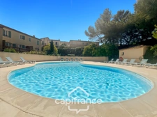  Light, calm, authenticity... A Pont Royal lifestyle. 50m² apartment with hill views, large terrace, 2 real bedrooms, swimming pool, parking space, bicycle garage.
