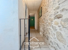 MERINDOL CHARMING HOUSE, outdoor courtyard and rooftop, 2 bedrooms, 1 room, 1 office, 1 cellar, in the heart of the village. A MUST-SEE! 