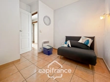 Domaine de Pont Royal, Duplex climatisé T3 de 49m2 situé sur le haut du Village, 2 chambres une double terrasse et une 2ème terrasse , belle exposition, ascenseur, place de parking  