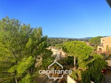 Domaine de Pont royal, spacieux et lumineux appartement de 40 m2,belle vue, localisé en angle, une chambre,  grande loggia terrasse, place de parking  sous la résidence 