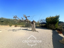 Single-storey property in the countryside with panoramic views, built in 1980, 177m2 house with 3/4 bedrooms on a 2280m2 plot 