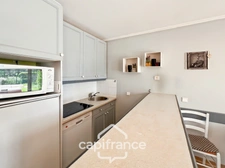 DOMAINE DE PONT ROYAL, Appartement climatisé de 42 m2 en REZ de JARDIN, chambre et chambre-cabine, SDB, Salle d'eau place de parking  