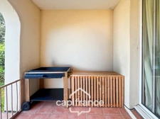 42 m2 renovated apartment, with garden, two air conditioning units, one bedroom, one cabin bedroom, a laundry room, a shower room, terrace loggia, parking space   