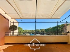 DERNIER ETAGE Domaine de Pont Royal, emplacement et vue remarquable de cet appartement 42 m2,1 chambre, 1 chambre cabine; 2 SDB belle exposition, vue dégagée, grande terrasse 