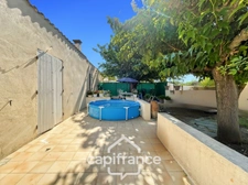 Alleins, maison de plain pied de   83m2 environ établie en zone agricole sur une parcelle de 3 400m2 m2 avec garage attenant 
