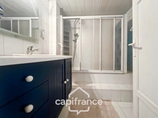 MERINDOL CHARMING HOUSE, outdoor courtyard and rooftop, 2 bedrooms, 1 room, 1 office, 1 cellar, in the heart of the village. A MUST-SEE! 