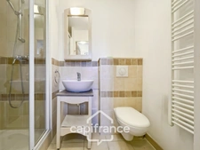 DOMAINE DE PONT ROYAL, 45 m2 house with unobstructed views, two stories, 2 bedrooms, semi-detached on one side, private swimming pool, numbered parking space 