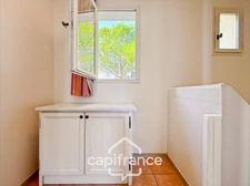  Charmant Bastidon dans le Domaine du Golf de Pont Royal, 45 m2 habitable, ravalé, avec jardin privatif, élevé d'un étage, 2 chambres,  terrasse, calme et nature