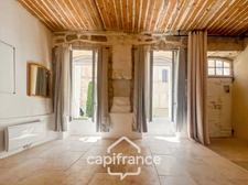 Maison de village de 211 m2 environ  distribuée sur 3 niveaux volumes, charme, authenticité, confort et bien être pour une famille possibilité  d'activité  
