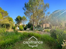  Charmant Bastidon dans le Domaine du Golf de Pont Royal, 45 m2 habitable, ravalé, avec jardin privatif, élevé d'un étage, 2 chambres,  terrasse, calme et nature