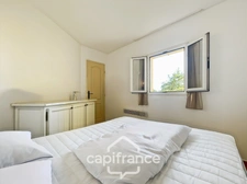 Appartement en rez-de-jardin , 3 chambres , place de parking , exposé Est sur le Domaine et Golf de Pont Royal