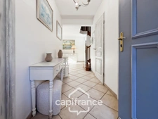PONT ROYAL GOLF COURSE: Charming, light-filled bastide of 140 m² set on a 657 m² plot, 4 bedrooms including a master suite, 2 bathrooms, swimming pool, double garage