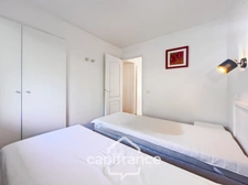 GOLF de PONT ROYAL appartement exceptionel  de 54 m2 en rez de jardin, double terrasse, 3 chambres, 1 salle de bain , 1 salle d'eau, grande loggia, place de parking