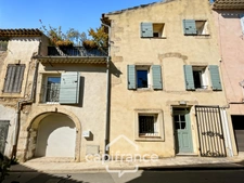Great opportunity in Alleins: fully renovated and air-conditioned village house of 102 m2, 2 levels with 2 large bedrooms, rooftop terrace, garage