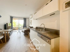 HOTEL DU GOLF  appartement 2ème et dernier étage  rénové et climatisé  de 33 m2 , trou n° 8 , sud ouest , une chambre,  loggia terrasse, salle de bain , wc, piscine résidentielle, place de parking  