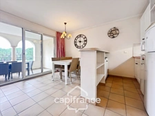 Appartement de 42M2 situé au premier étage d'une résidence de 2 étages au domaine de PONT ROYAL, 1 chambre et chambre cabine,  vue dégagéee, Terrasse  LOGGIA, Emplacement Idéal, place de parking