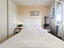 Domaine et golf de Pont Royal, fully renovated 67 m² house with air conditioning, attractive exterior, 2/3 bedrooms, bathroom and shower room, garden, residential swimming pool