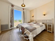 DOMAINE DE PONT ROYAL, 45 m2 house with unobstructed views, two stories, 2 bedrooms, semi-detached on one side, private swimming pool, numbered parking space 