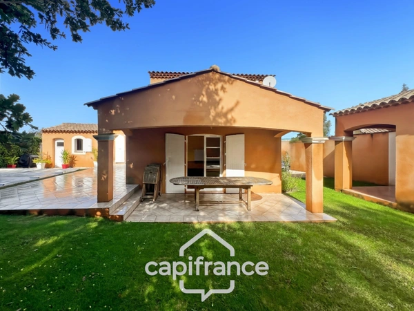 Maison individuelle et familiale de 165 m2, 7 pièces, située à  ALLEINS proche Salon de Provence établie sur un terrain de 945m² avec  piscine et dépendances