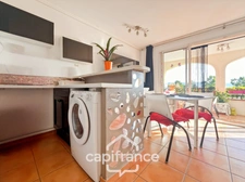 Appartement rare de 44m2 au DOMAINE DE PONT ROYAL / VUE DEGAGEE 1er ETAGE/ 3 CHAMBRES /1 SDB/1 SD'EAU/ PLACE DE PARKING