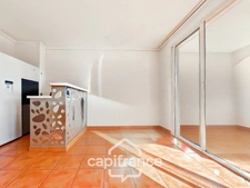 Appartement rare de 44m2 au DOMAINE DE PONT ROYAL / VUE DEGAGEE 1er ETAGE/ 3 CHAMBRES /1 SDB/1 SD'EAU/ PLACE DE PARKING