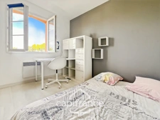 Maison individuelle et familiale de 165 m2, 7 pièces, située à  ALLEINS proche Salon de Provence établie sur un terrain de 945m² avec  piscine et dépendances