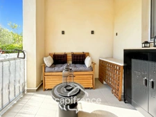 Appartement 40m2 rénové et climatisé, en rez de jardin, une chambre et sa salle de douche, sa terrasse couverte , piscine résidentielle intimiste