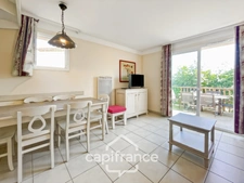 DOMAINE DE PONT ROYAL, 45 m2 house with unobstructed views, two stories, 2 bedrooms, semi-detached on one side, private swimming pool, numbered parking space 