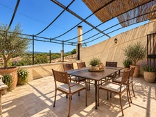 Demeure de caractère au cœur de la Provence: 242 m2 de superficie habitable, TERRASSE PANORAMIQUE. Distribution sur 3 niveaux :charme, authenticité, confort et bien être  sont les maîtres mots.