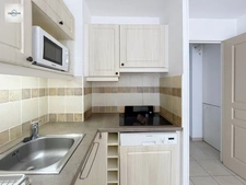 DOMAINE DE PONT ROYAL, 45 m2 house with unobstructed views, two stories, 2 bedrooms, semi-detached on one side, private swimming pool, numbered parking space 