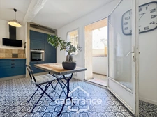 MALLEMORT, fully renovated village house of 115 m2, very well maintained, 1 floor, spacious rooms, 3 bedrooms, 2 bathrooms, well located, outdoor space, storage room 