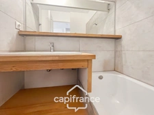 GOLF de PONT ROYAL appartement exceptionel  de 54 m2 en rez de jardin, double terrasse, 3 chambres, 1 salle de bain , 1 salle d'eau, grande loggia, place de parking