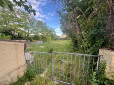 Building plot of 639 m2, marked out, free builder, flat and sunny, village center, not serviced.