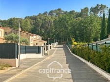 COUP DE CŒUR IMMOBILIER  LE CHARME DES ANNÉES 70 REMIS AU GOÛT DU JOUR maison climatisée de 110 m², 393 m2 de terrain, 3 chambres, 1 sous sol et un garage de 50m2