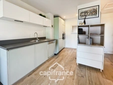 HOTEL DU GOLF  appartement 2ème et dernier étage  rénové et climatisé  de 33 m2 , trou n° 8 , sud ouest , une chambre,  loggia terrasse, salle de bain , wc, piscine résidentielle, place de parking  