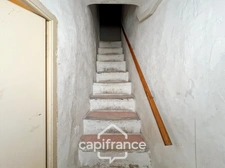 Camps la source, proche de Brignoles maison de village de 148 m2 à terminer plusieurs possibilités  d'aménagement