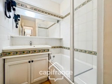 Appartement de 42M2 situé au premier étage d'une résidence de 2 étages au domaine de PONT ROYAL, 1 chambre et chambre cabine,  vue dégagéee, Terrasse  LOGGIA, Emplacement Idéal, place de parking