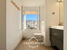 MALLEMORT, fully renovated village house of 115 m2, very well maintained, 1 floor, spacious rooms, 3 bedrooms, 2 bathrooms, well located, outdoor space, storage room 