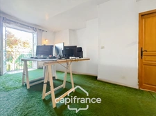Local/bureau / appartement T2  à vendre MALLEMORT avec sa piscine résidentielle  au domaine de Pont Royal 