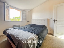 Maison individuelle et familiale de 165 m2, 7 pièces, située à  ALLEINS proche Salon de Provence établie sur un terrain de 945m² avec  piscine et dépendances