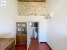 Demeure de caractère au cœur de la Provence: 242 m2 de superficie habitable, TERRASSE PANORAMIQUE. Distribution sur 3 niveaux :charme, authenticité, confort et bien être  sont les maîtres mots.
