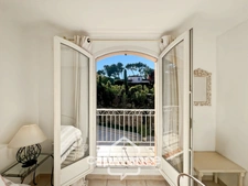PONT ROYAL GOLF COURSE: Charming, light-filled bastide of 140 m² set on a 657 m² plot, 4 bedrooms including a master suite, 2 bathrooms, swimming pool, double garage